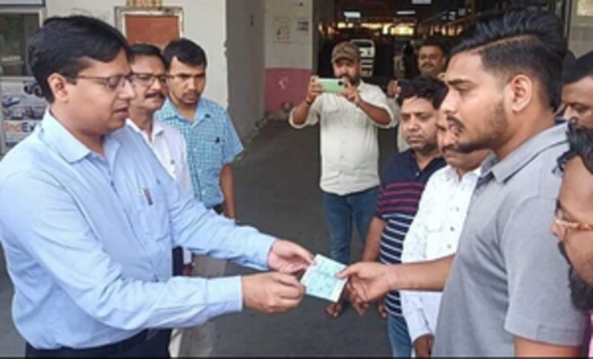 कुवैत हादसे में जान गंवाने वाले रांची के युवक का शव पहुंचा, सरकार ने दी पांच लाख की मदद कुवैत हादसे में जान गंवाने वाले रांची के युवक का शव पहुंचा, सरकार ने दी पांच लाख की मदद